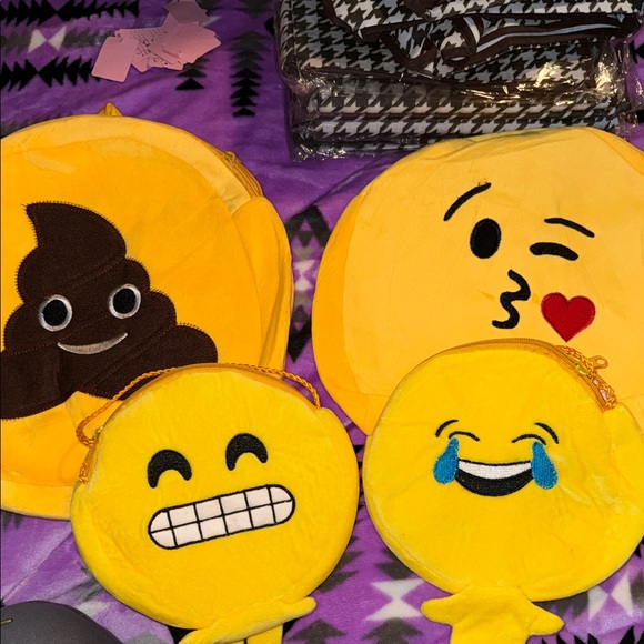 Other - ⭐ 5 for $30 Mix & Match Items.. 
4/Emoji Face Plush Set